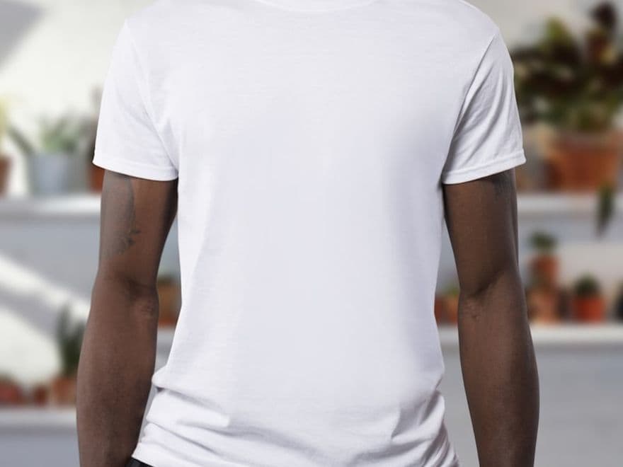 Tee-shirt blanc prêt à être personnalisé
